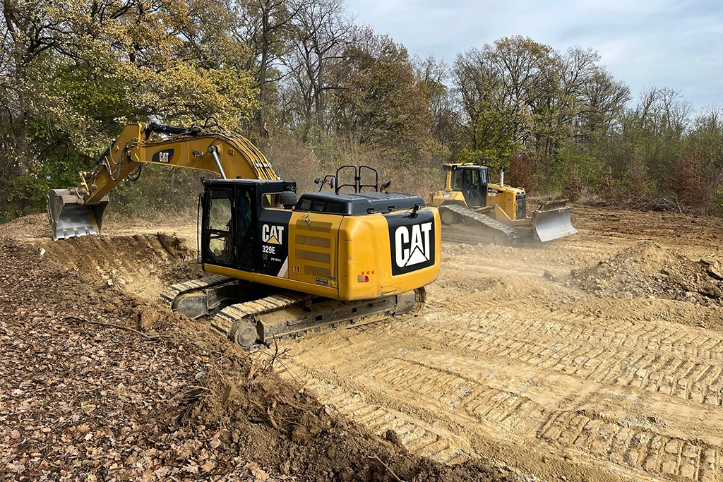 excavator și buldozer din flota Sindrax Transis
