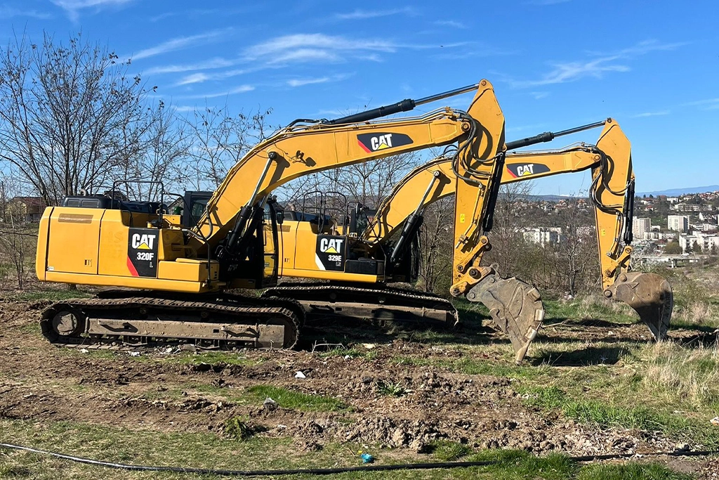 închiriere utilaje din flota Sindrax Transis